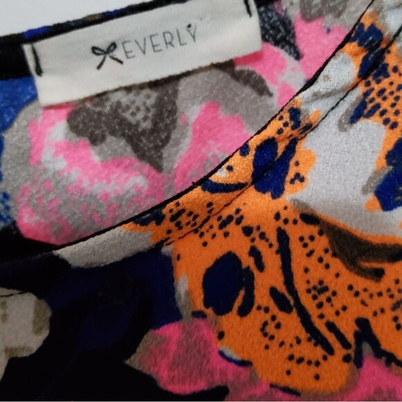 Everly Blouse Size Large           LTOP188 - Picture 3 of 3